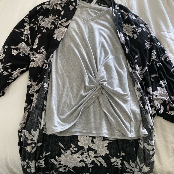 Black flower cardigan - Picture 2 of 5